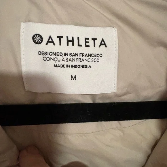 Athleta women’s cascade down vest. NWT